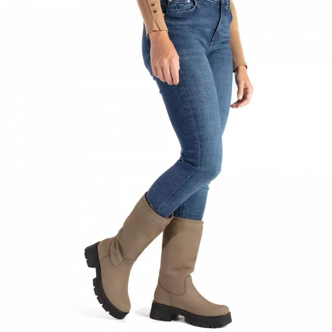 Charis^Panama Jack Hot