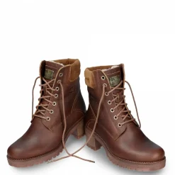 Phoebe^Panama Jack Online